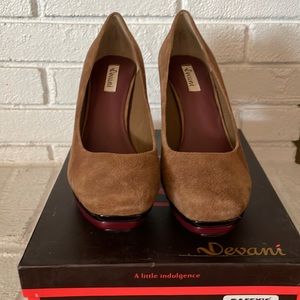 Brand new never worn size 8.5 Devani taupe suede leather heels